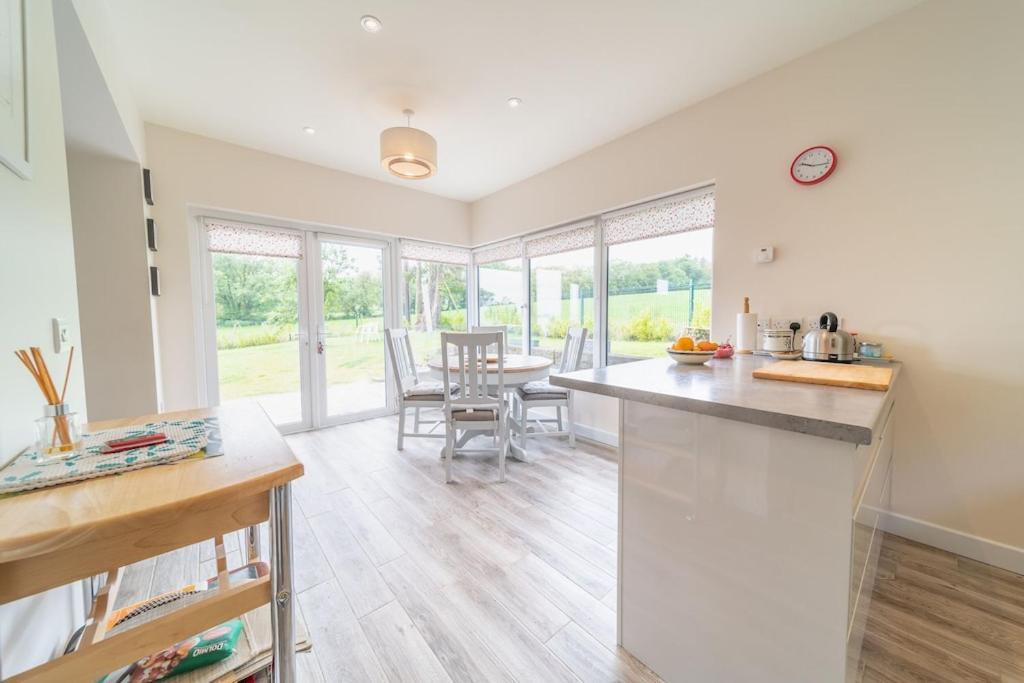 2 Bed Waterfront Property - Close To Courtmacsherry Cork Exteriér fotografie